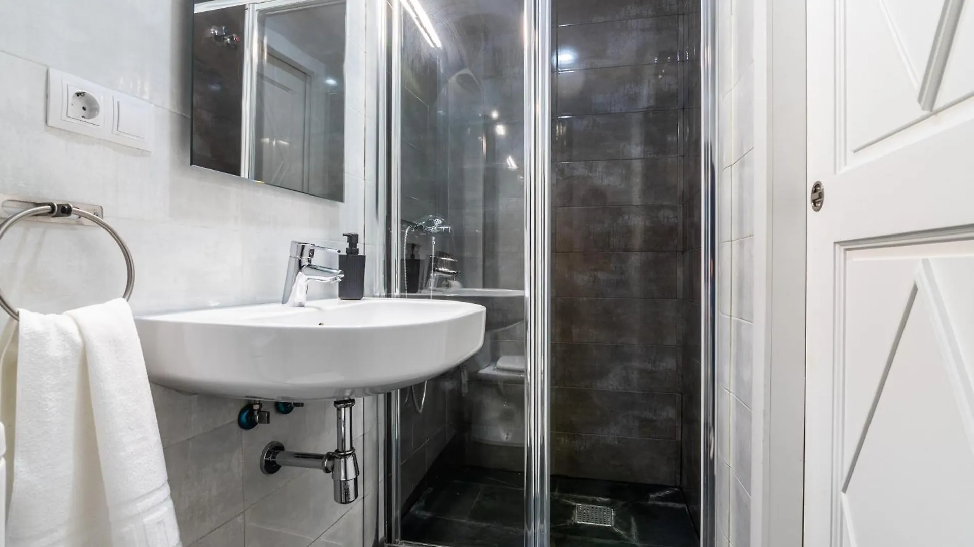 Tuguest Concepcion Apartment 그라나다 0*,
